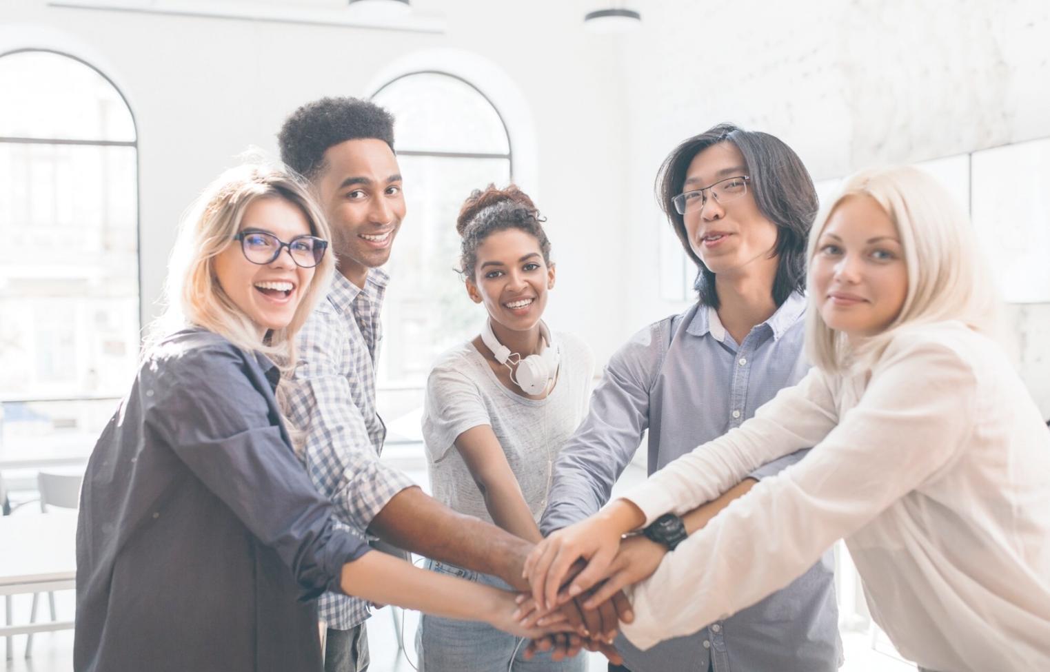 Customizable financial reporting interface with drag-and-drop functionality